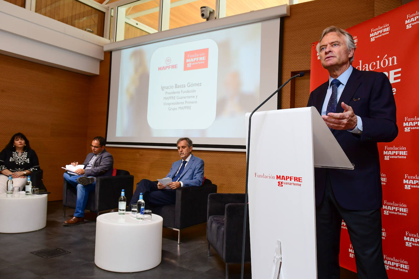 Ignacio Baeza, en la apertura de la jornada sobre emprendimiento sénior. 