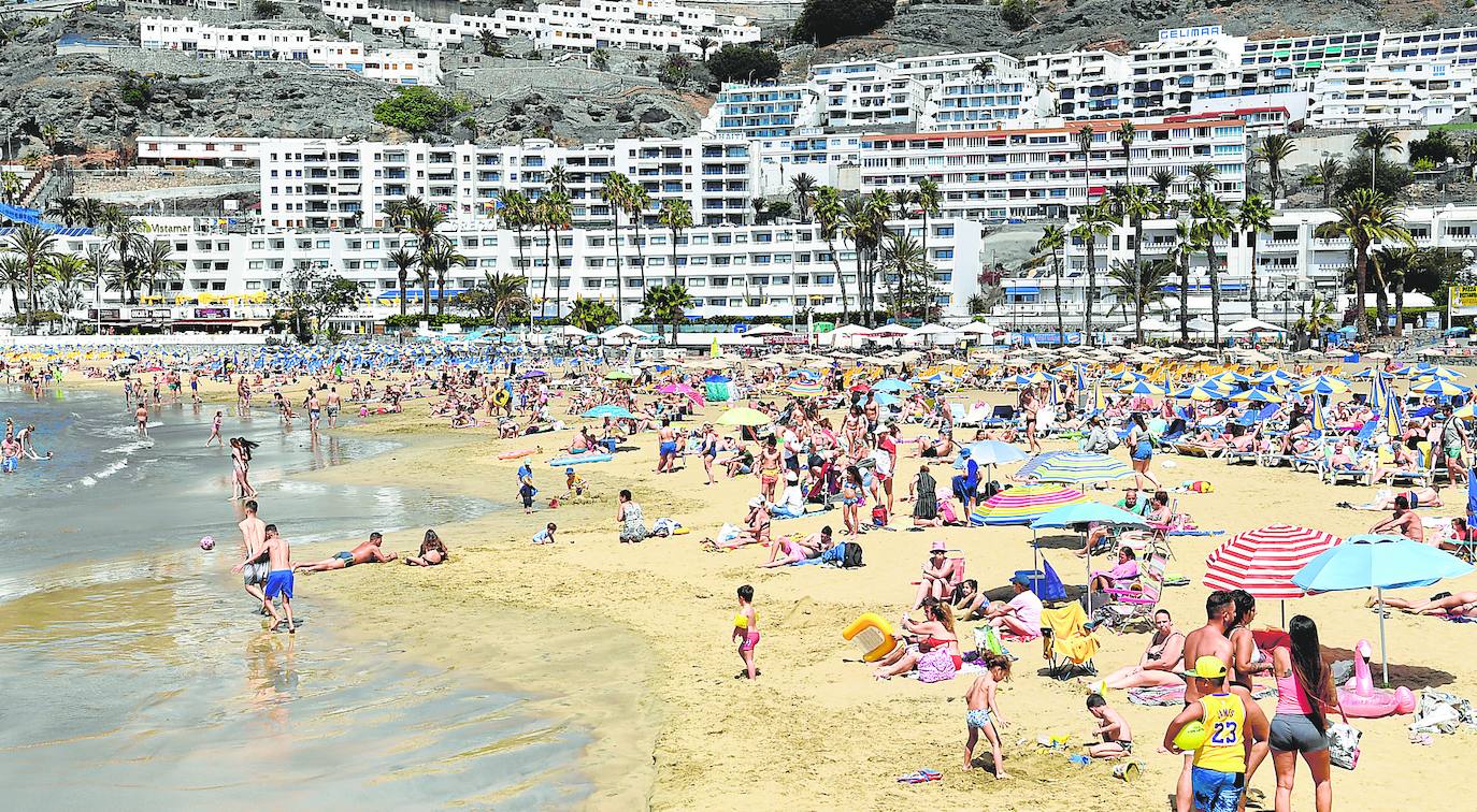 Los canarios gastaron el año pasado 174 millones en sus vacaciones en las islas. 