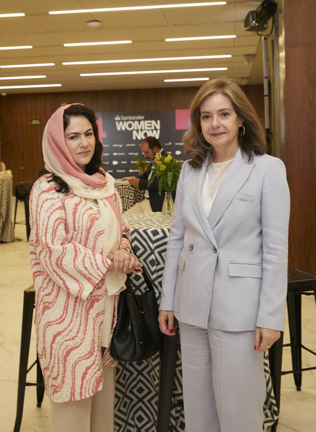 Fawzia Koofi, exvicepresidenta de la Asamblea Nacional de Afganistán y exmiembro del equipo de negociación con los talibanes, y Lourdes Garzón Muñoz, directora de Mujer Hoy y WomenNOW.