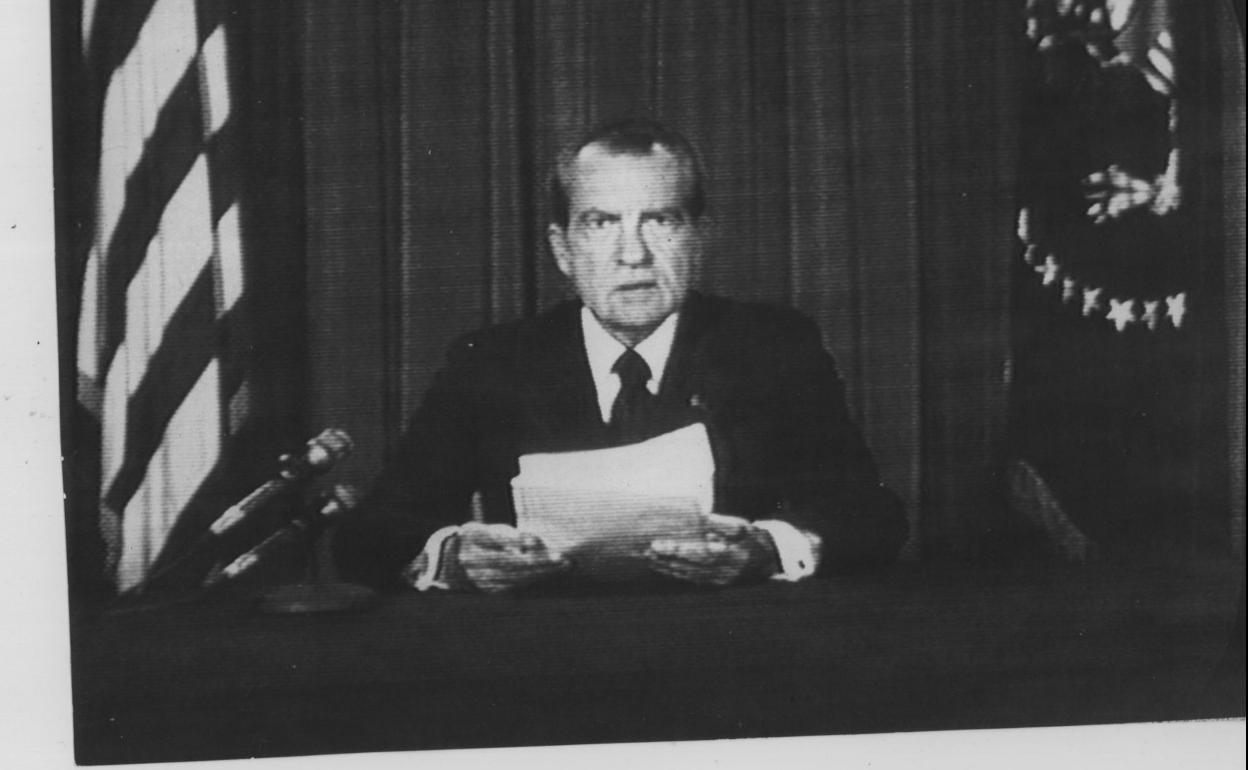 El expresidente de EE UU Richard Nixon anunció su dimisión en 1974.