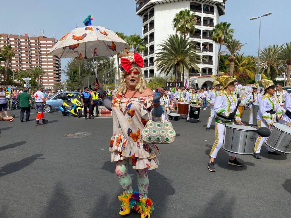Fotos: Una caravana de carrozas aguarda la salida de la última gran cabalgata de carnaval de 2022