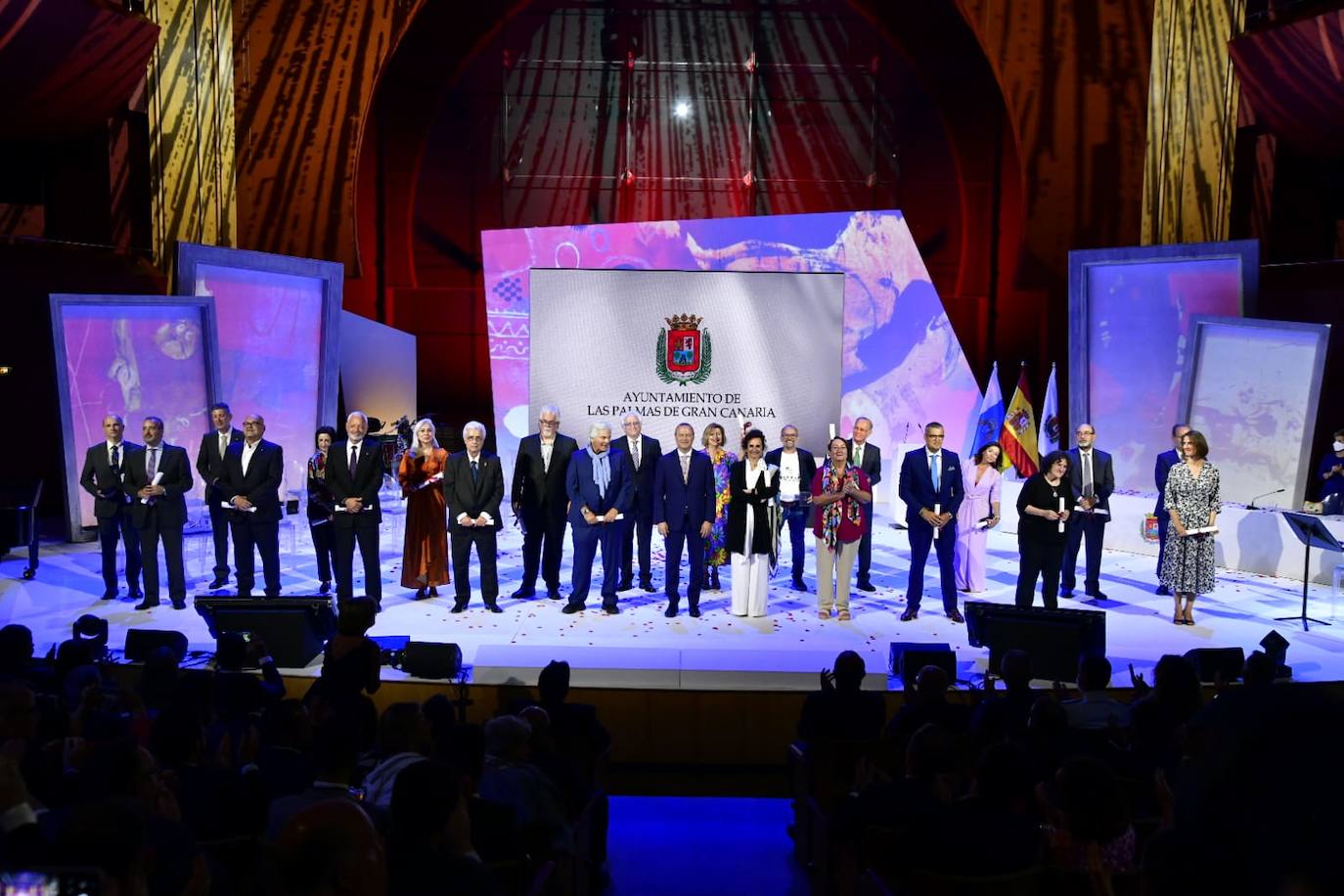 Fotos: La capital grancanaria destaca la labor de 23 personalidades e instituciones en su 544 aniversario