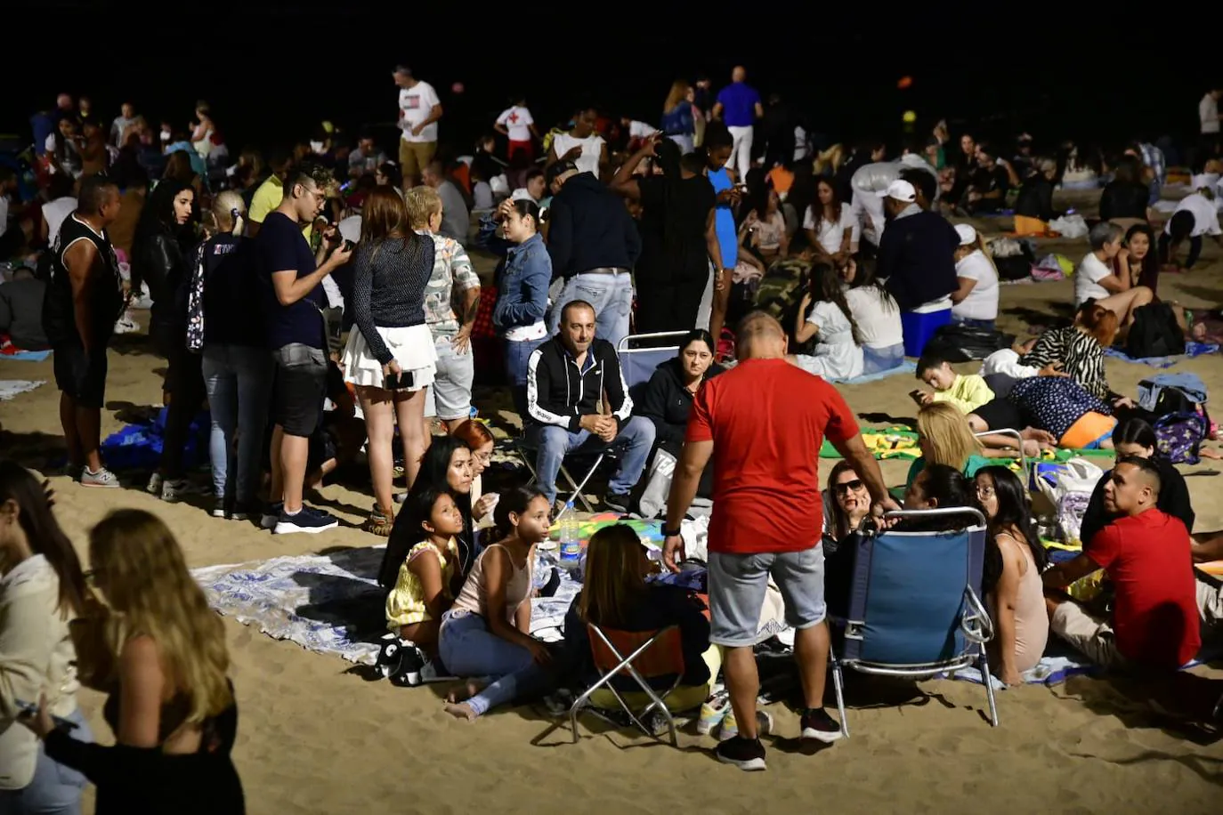 Fotos: Lleno total en las Canteras para disfrutar de la noche de San Juan