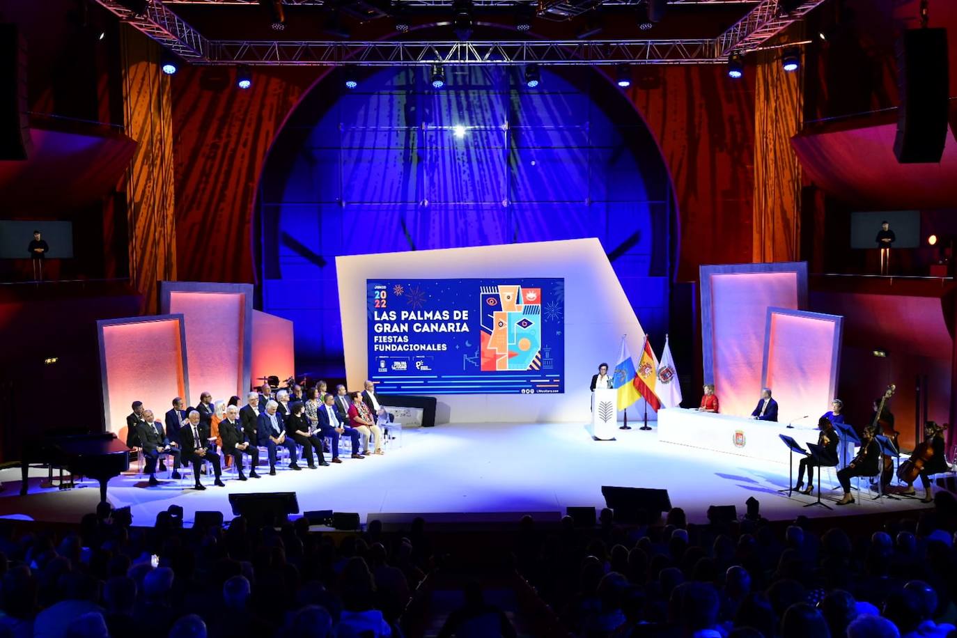 Fotos: La capital grancanaria destaca la labor de 23 personalidades e instituciones en su 544 aniversario