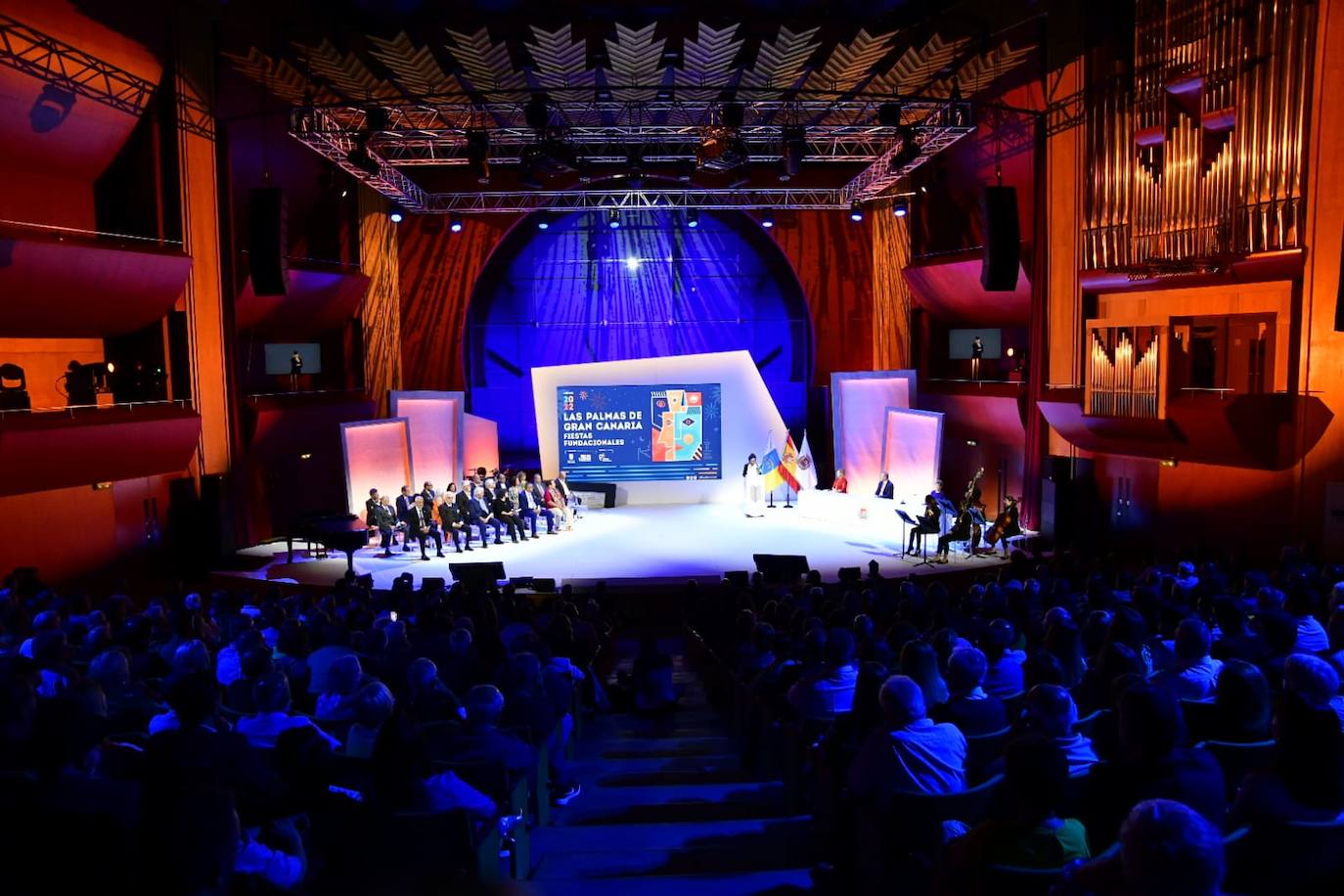 Fotos: La capital grancanaria destaca la labor de 23 personalidades e instituciones en su 544 aniversario