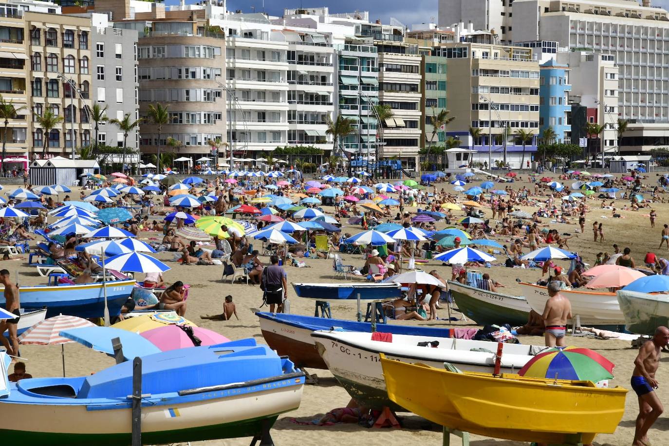 Fotos: Baños y calor para celebrar San Juan en Las Canteras