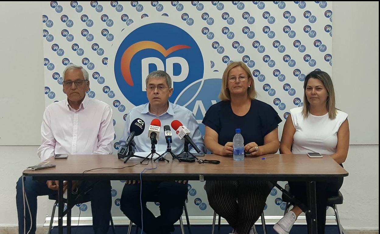 Marco Aurelio, segundo desde la izquierda, durante su intervención. 