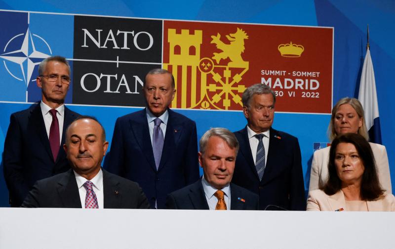 Los mandatarios de Suecia, Turquía y Finlandia firman su acuerdo para la adhesión de los países nórdicos a la OTAN. 