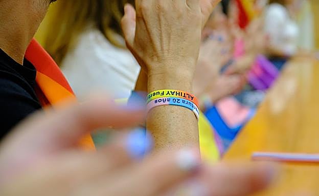 Pulsera conmemorativa de los 20 años del colectivo. 