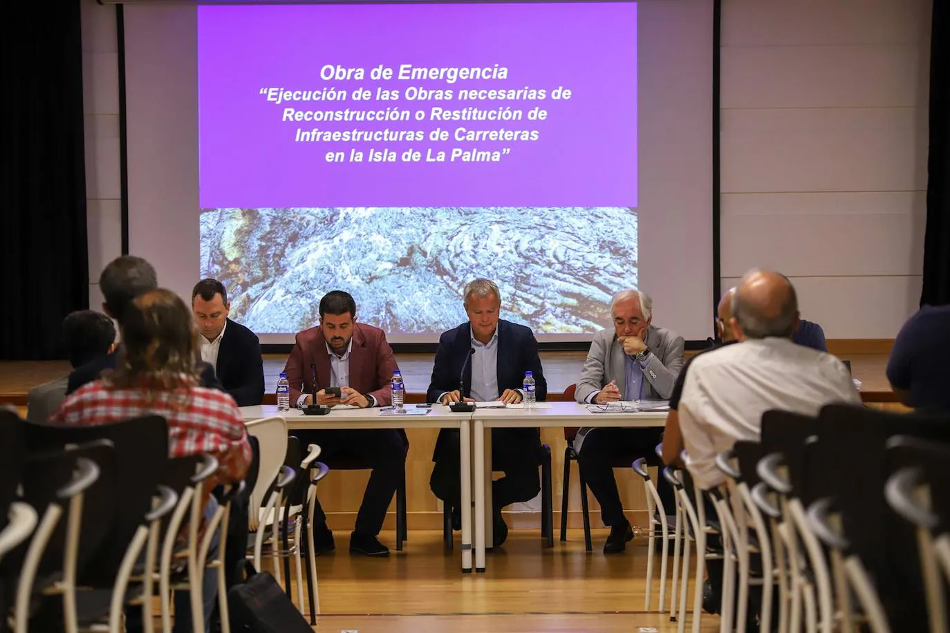 La reunión contó con la presencia del consejero de Obras Públicas del Gobierno de Canarias Sebastián Franquis. 