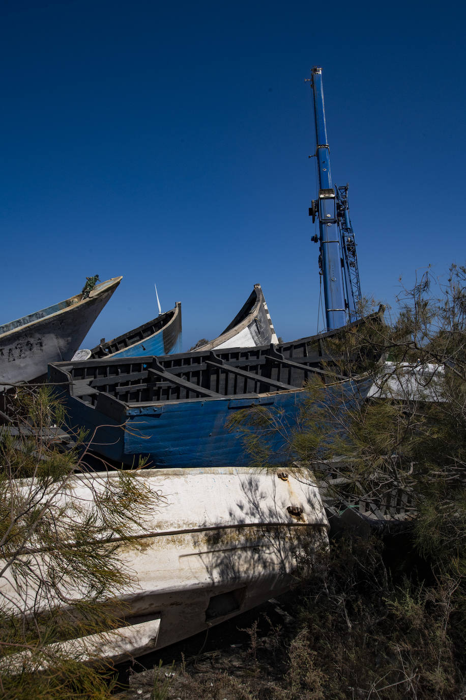 Fotos: Decenas de pateras y cayucos amontonados en Arinaga