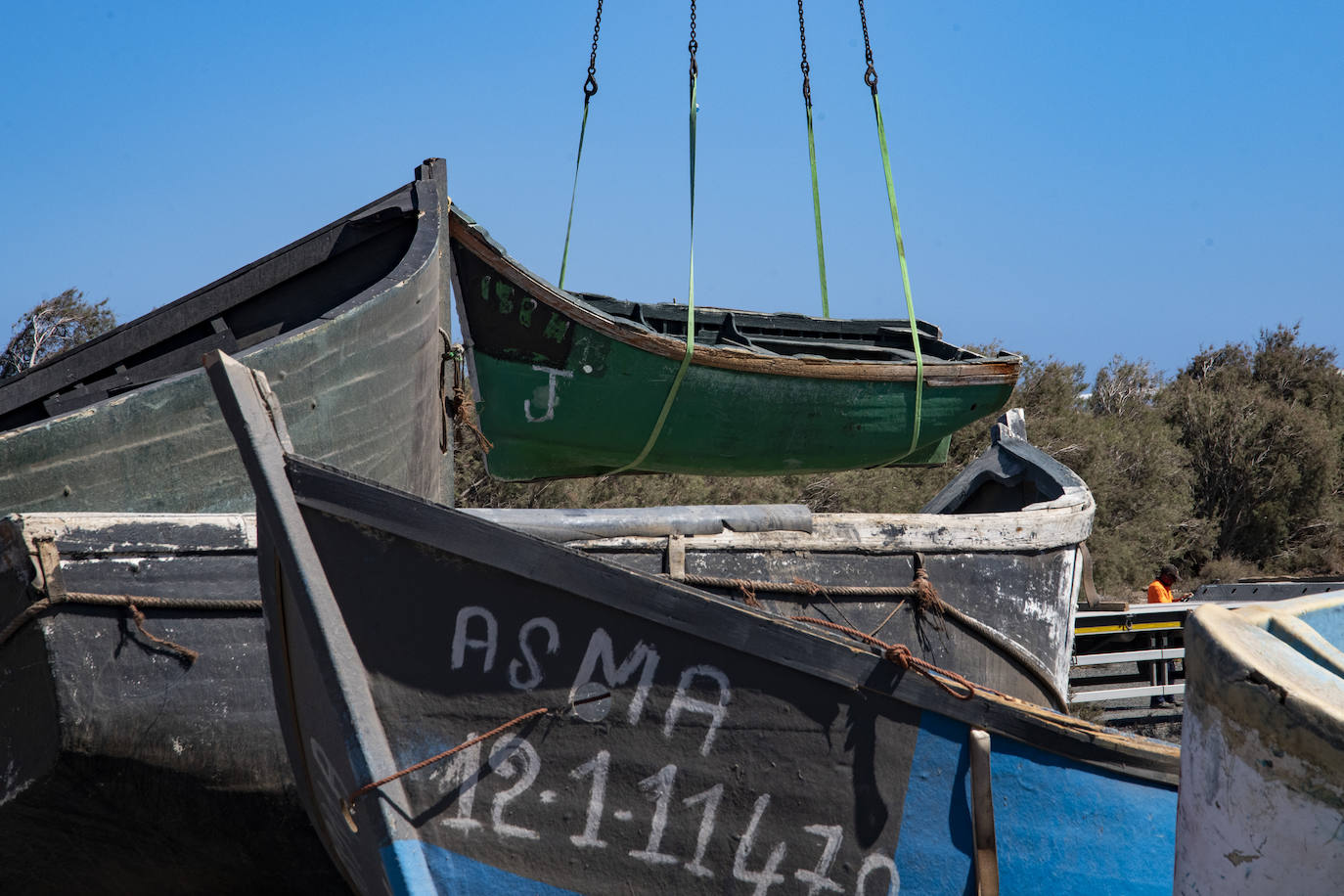 Fotos: Decenas de pateras y cayucos amontonados en Arinaga