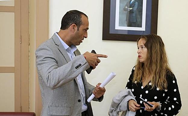 Los exalcaldes norteños en este mandato, Alfredo Villalba (PSOE) y Chaxiraxi Niz (CC). 