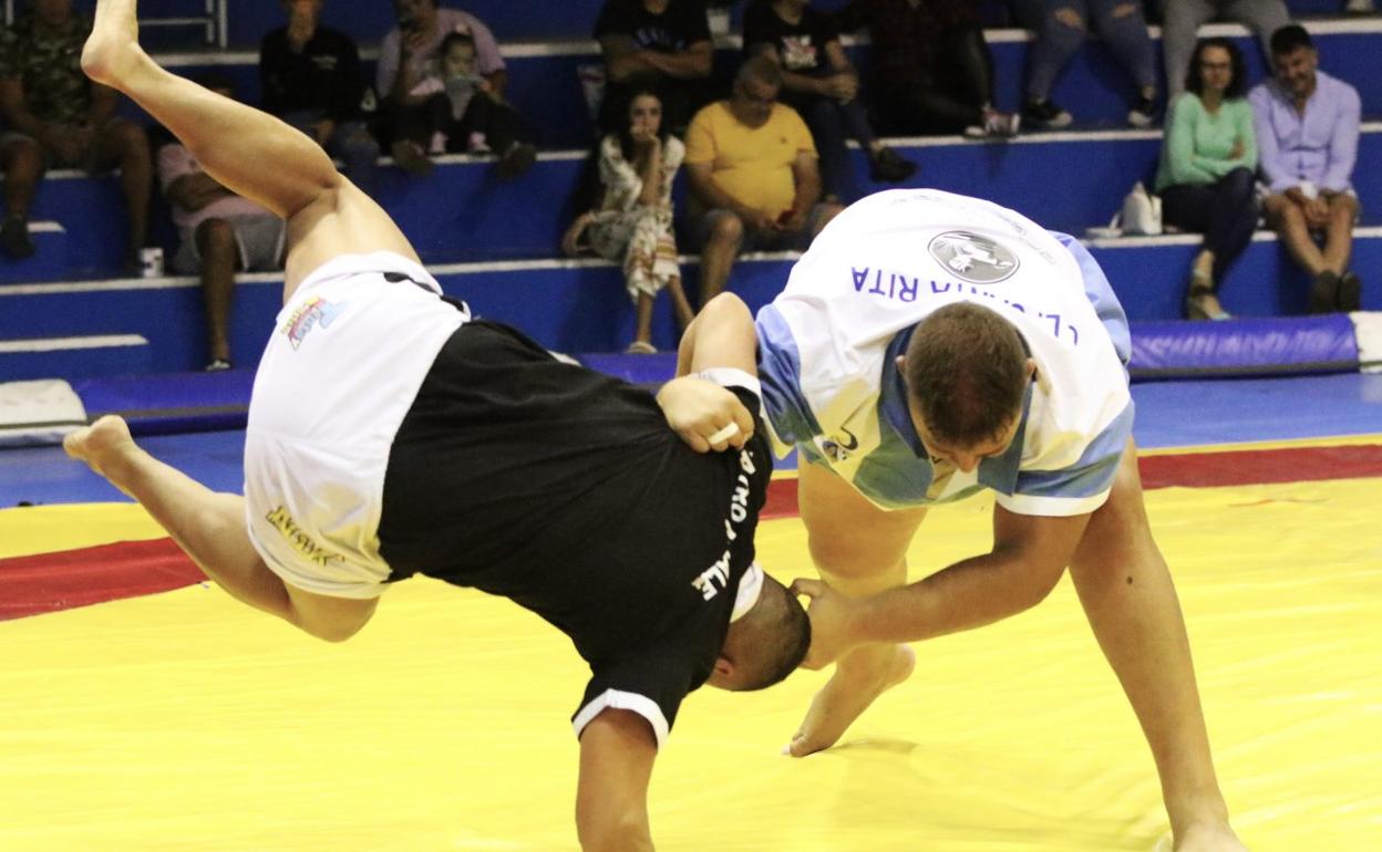 Alberto Zamora puso el 17-15 de esta manera ante Virgilio Moreno. 