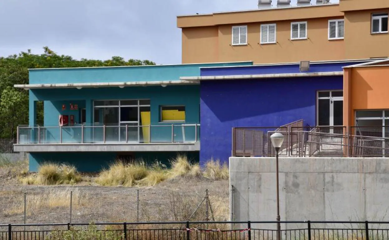 Estado actual de la escuela infantil de Cardones, que nunca se ha inaugurado. 