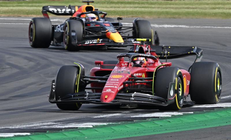 Carlos Sainz pilotoa su monoplaza durante el Gran Premio de Gran Bretaña.
