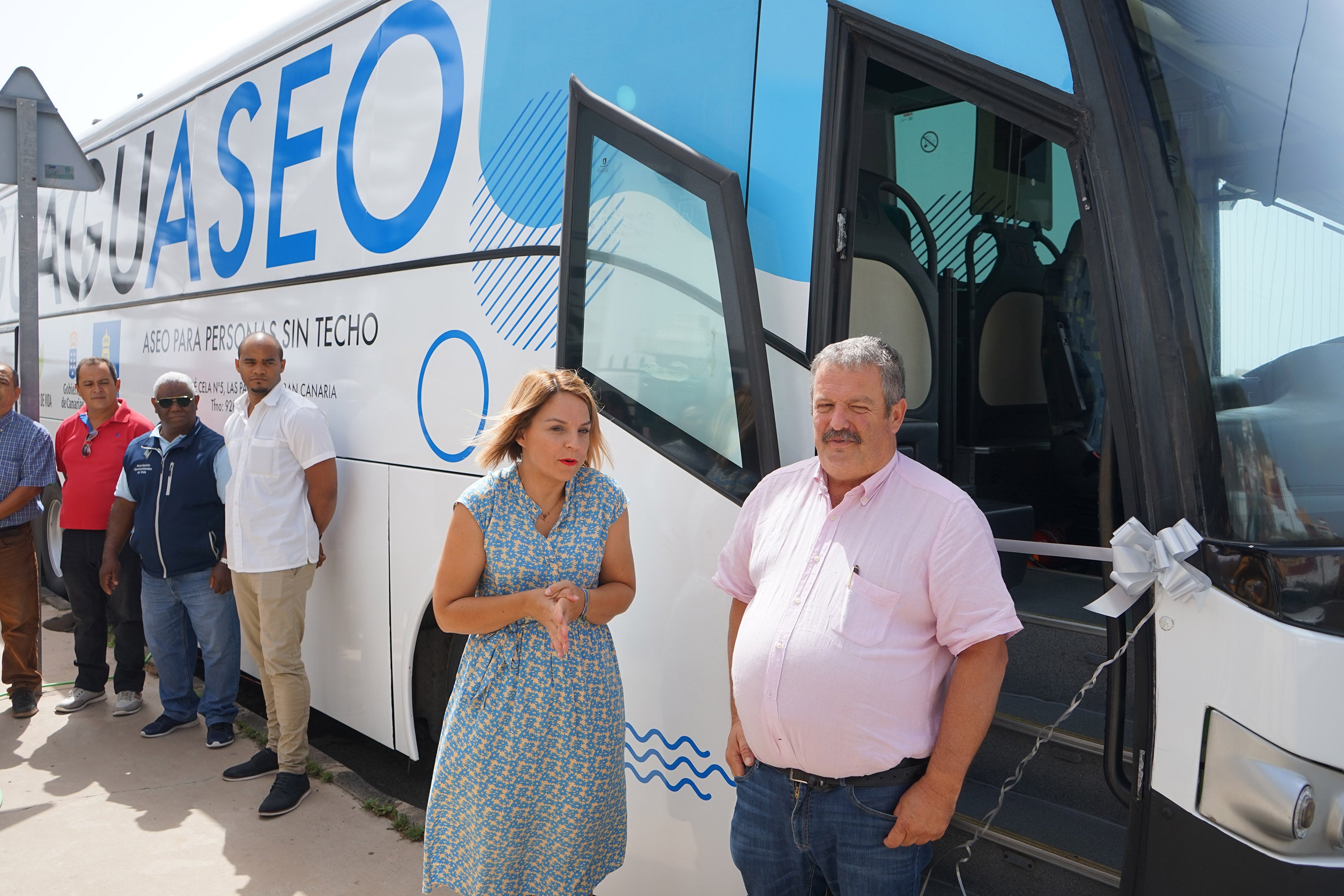 Fotos: La guaguaseo ofrecerá aseo y atención médica a personas sin hogar en Gran Canaria