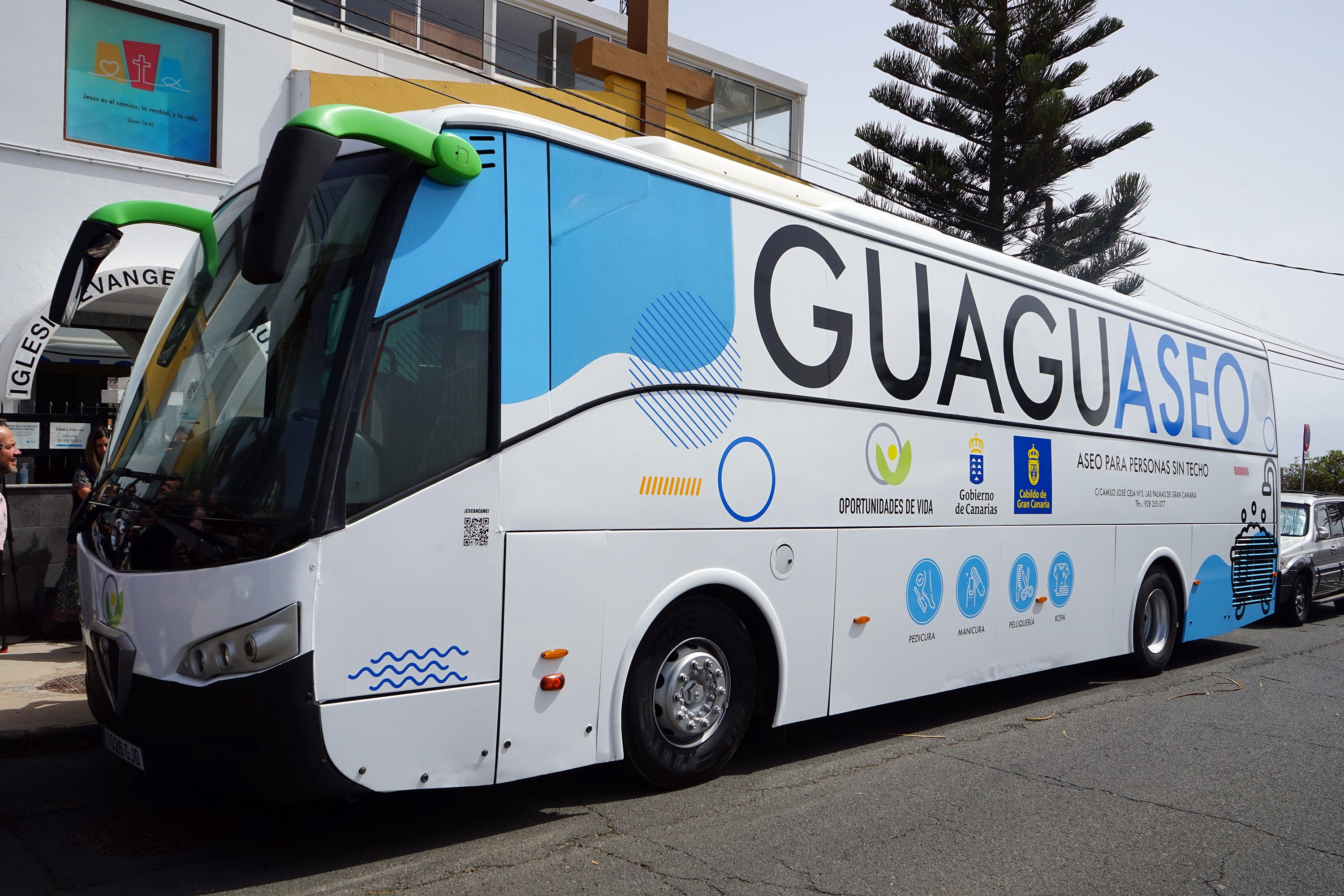 Fotos: La guaguaseo ofrecerá aseo y atención médica a personas sin hogar en Gran Canaria