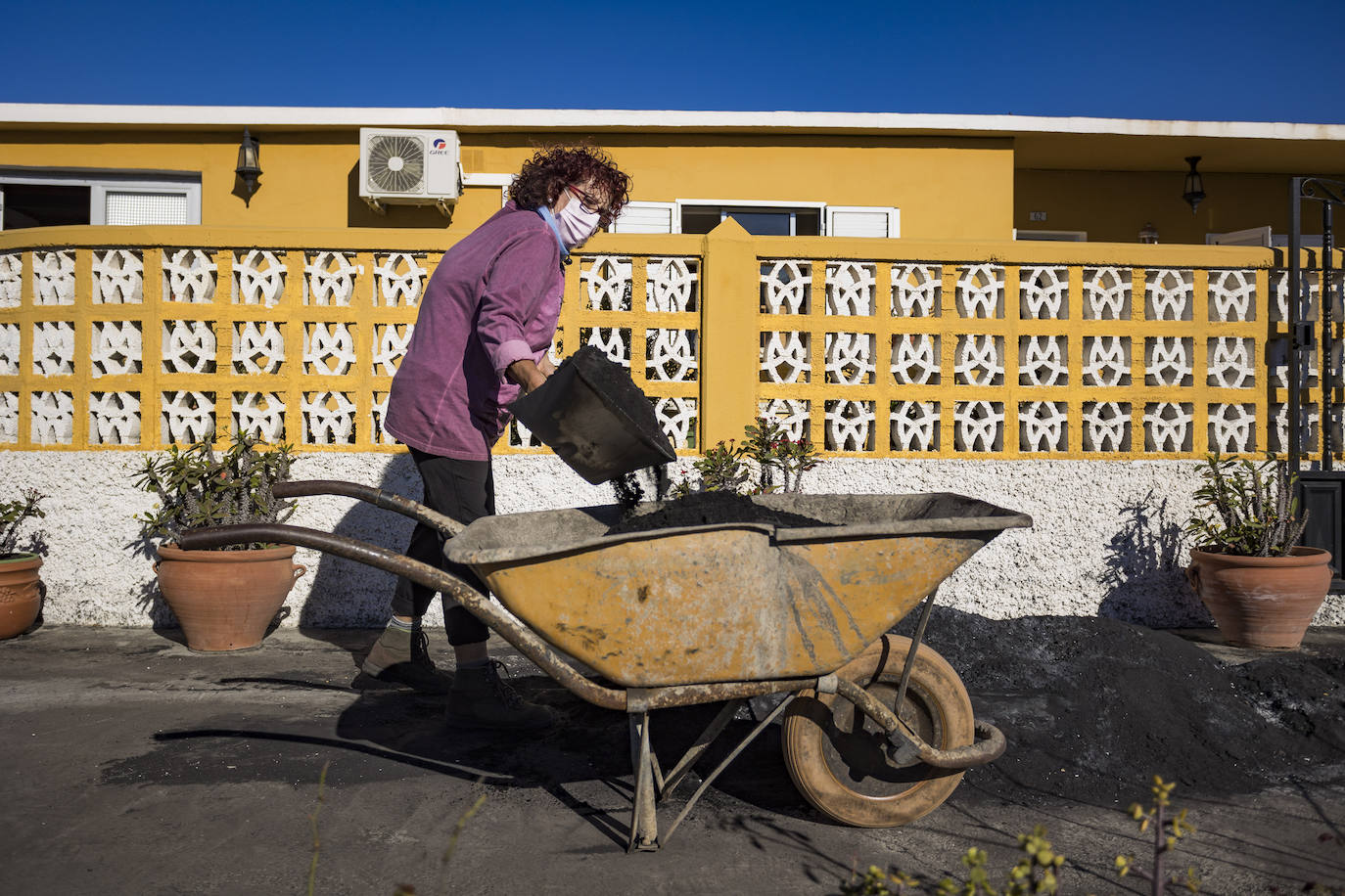 Después de la lava, las cenizas marcaron la vida en La Palma.