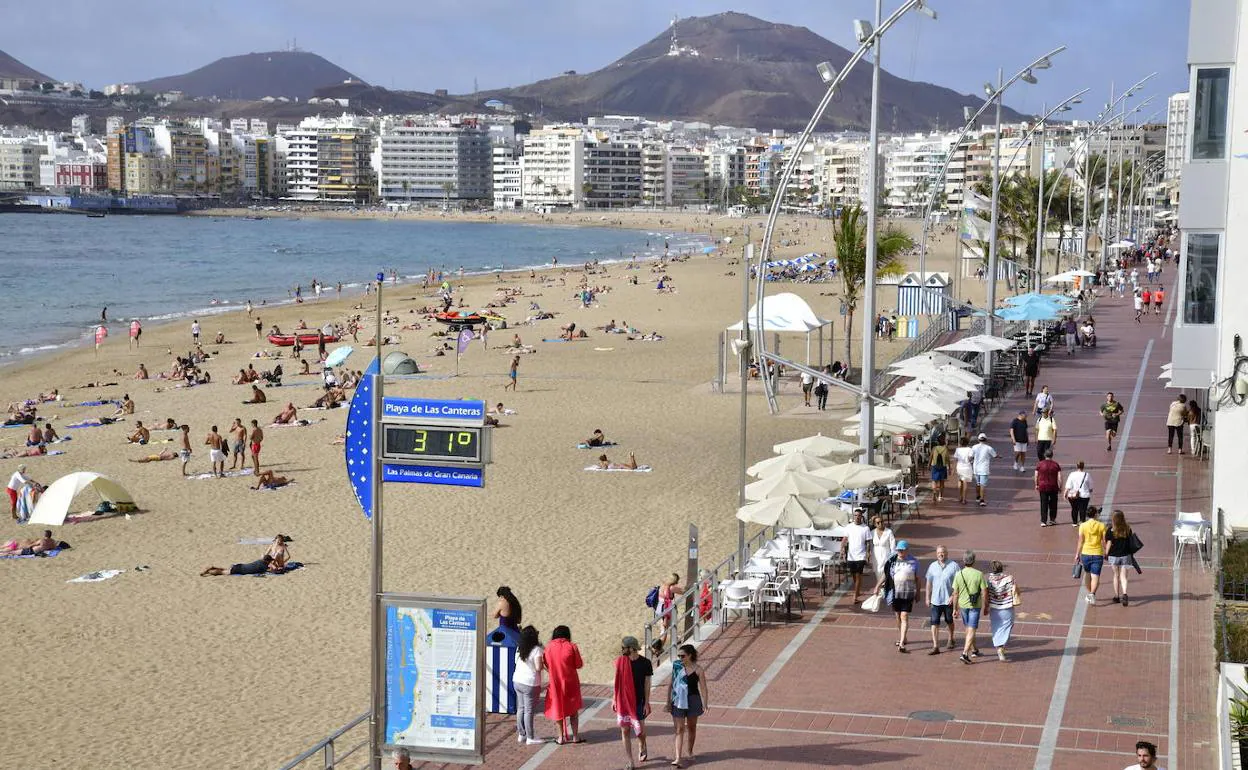 Los termómetros ya están en Canarias por encima de los 30 grados. 