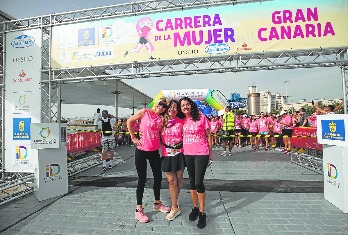 Eva Molina, HPS, Yolanda Vázquez Mazariego, una de las fundadoras de la Carrera de la Mujer y directora de YogaFit, y Ana Tejeda, cirujana general especialista en cirugía oncológica mamaria. 