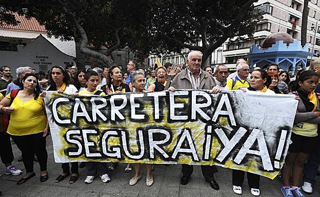 Imagen de archivo de una de las muchas protestas de los aldeanos en demanda de su nueva carretera. 