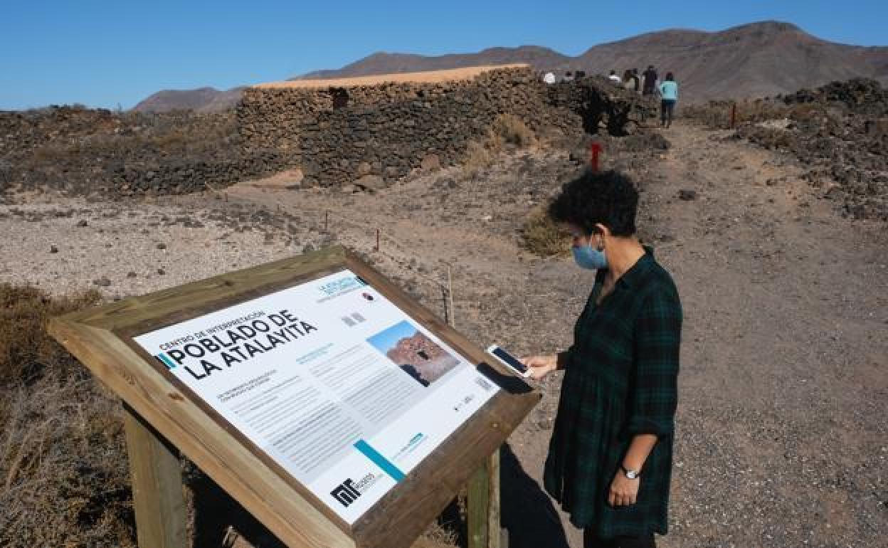 La visita del poblado de los mahos se puede hacer de manera interactiva mediante el código QR. 