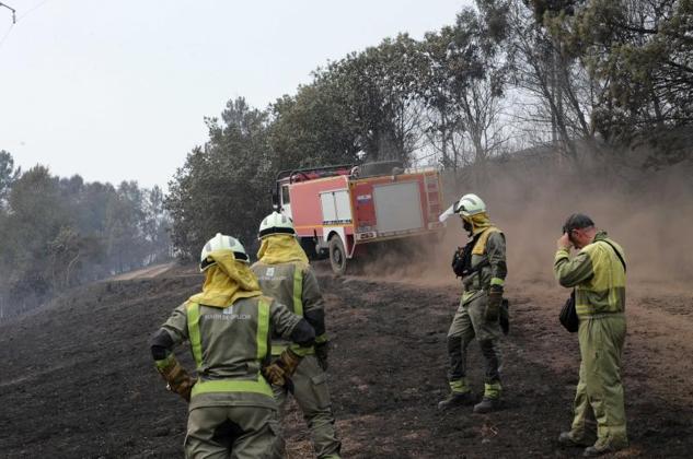 El incendio de Folgoso de Courel en Lugo permanece activo este sábado