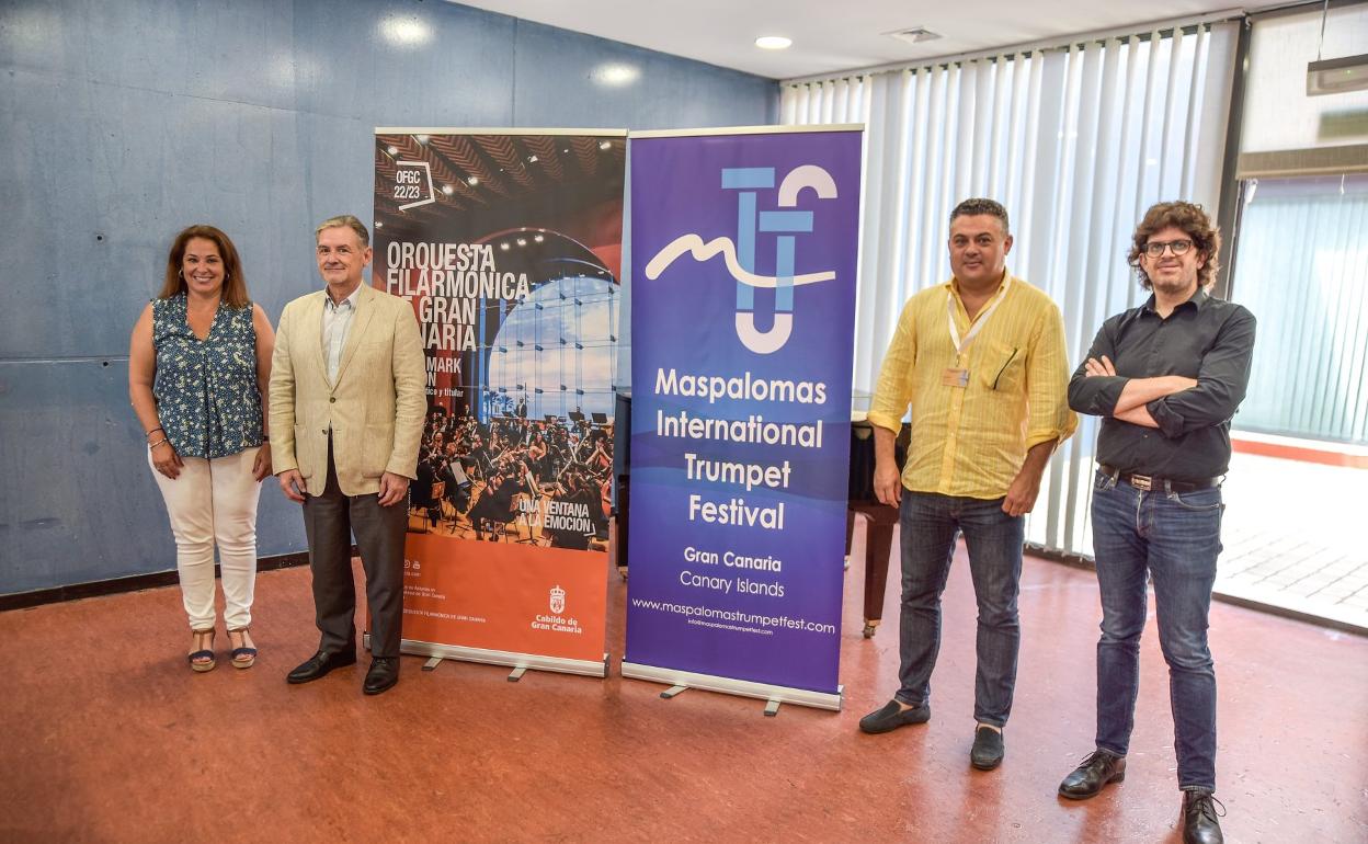 De izquierda a derecha, Elena Espino, Pedro Justo Brito, Sebastián Gil y Tomàs Grau, este martes, en la sede de la OFGC. 