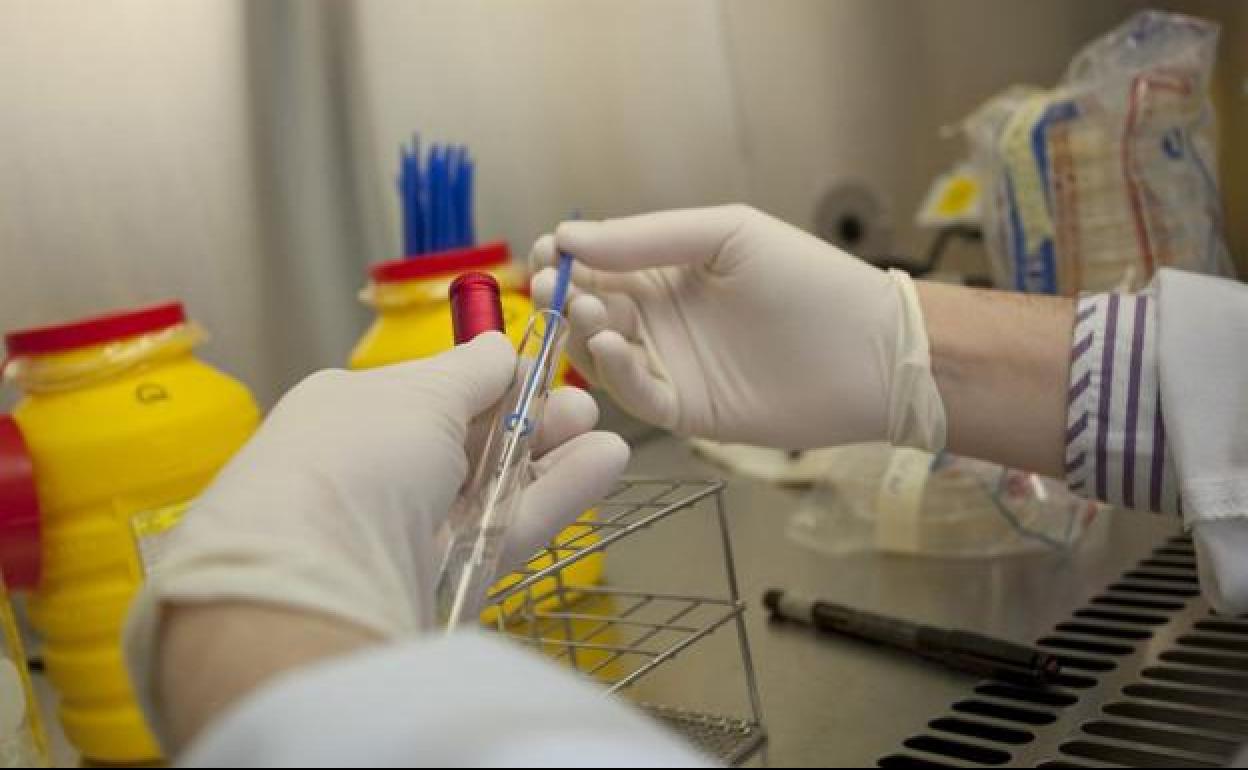 Dos nuevos positivos acercan a Canarias al centenar de casos de viruela del mono