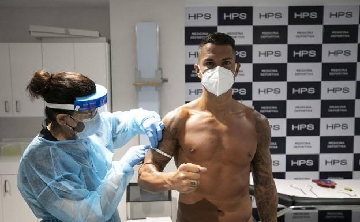 Vitolo, durante su reconocimiento médico.
