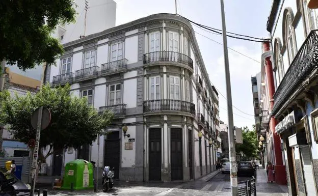 Edificio de Viera y Clavijo número 1 esquina con San Bernardo, del Museo Canario. 