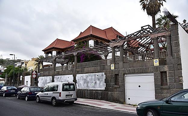 Fachada exterior de la Casa Fuentes, comprada en 2018 y todavía cerrada. 