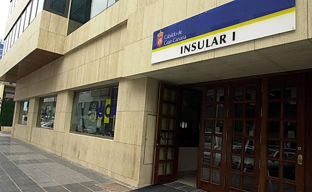 Entrada al edificio Insular I, donde el Cabildo compró este mandato la segunda planta. 