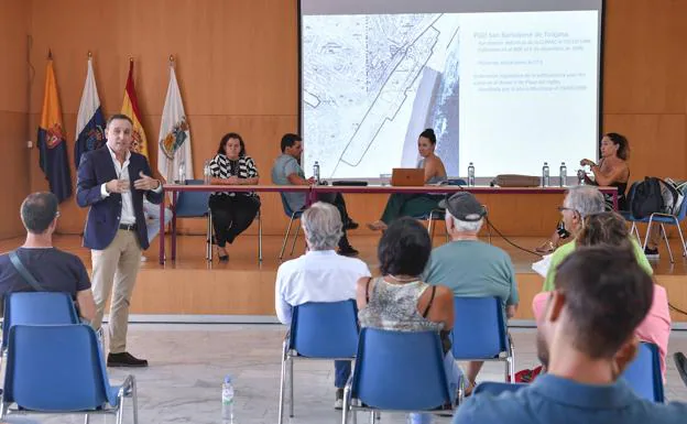 En la imagen, un momento de la presentación de la propuesta por Víctor Sánchez Pescador. 