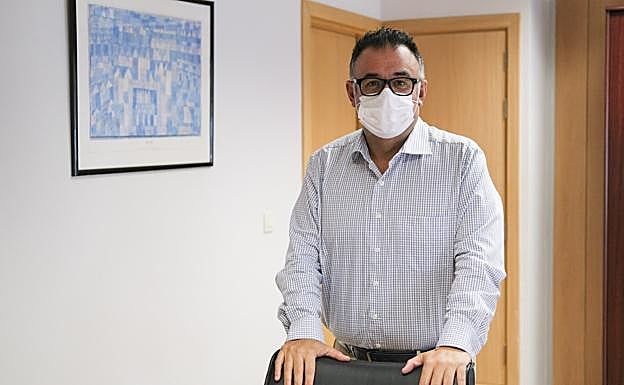 Domínguez negoció con Machín la compra de vacunas pese al fiasco de las mascarillas