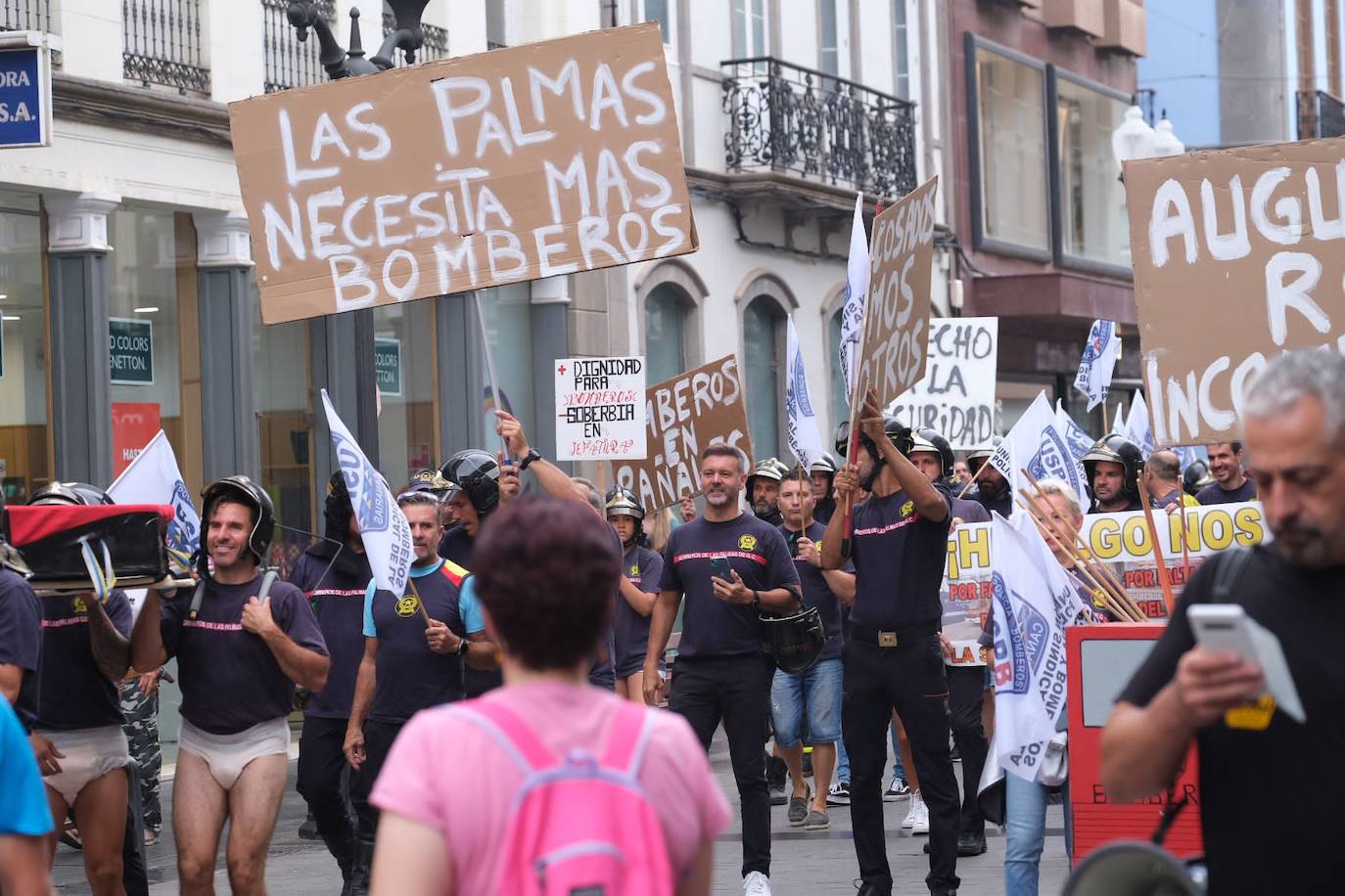 Fotos: Los bomberos, en pañales