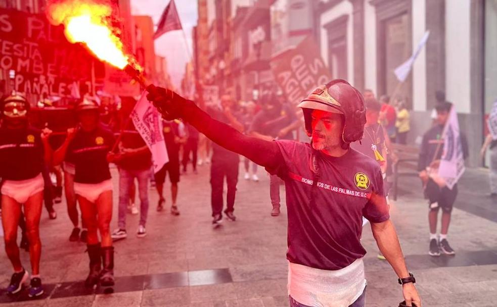 Protesta de los bomberos en la capital grancanaria.