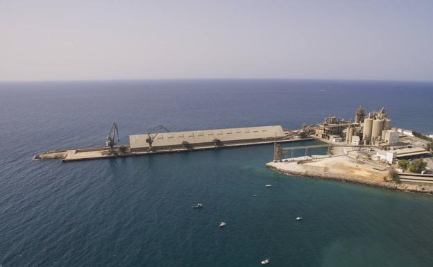 El Gobierno sigue pendiente del informe sobre el puerto de Santa Águeda