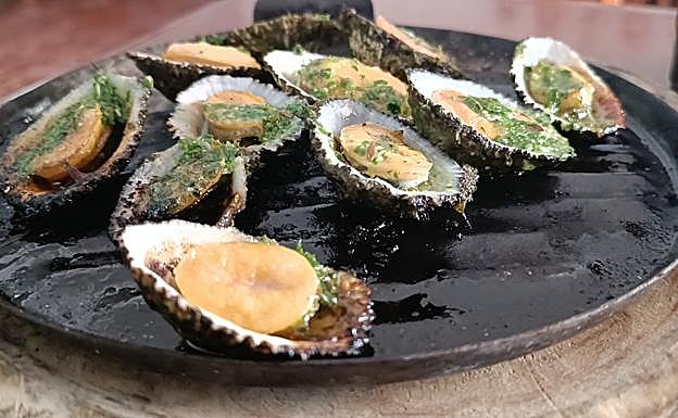 Un plato de lapas en Casa Enriqueta, La Graciosa. 