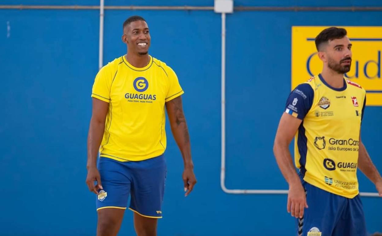 Yadrián Escobar y Miguel Ángel de Amo, durante un entrenamiento de esta semana. 