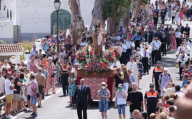 Imagen principal - Agaete celebra el Día de Las Nieves
