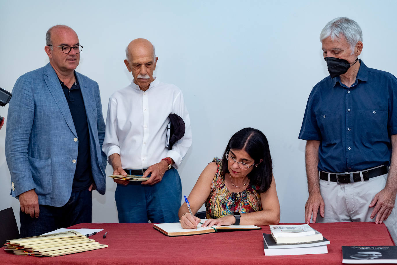 Fotos: La ministra de Sanidad visita la Fundación Juan Negrín