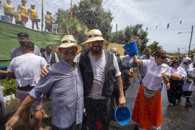 Fotos: La alegría vuelve a Lomo Magullo con la Traída