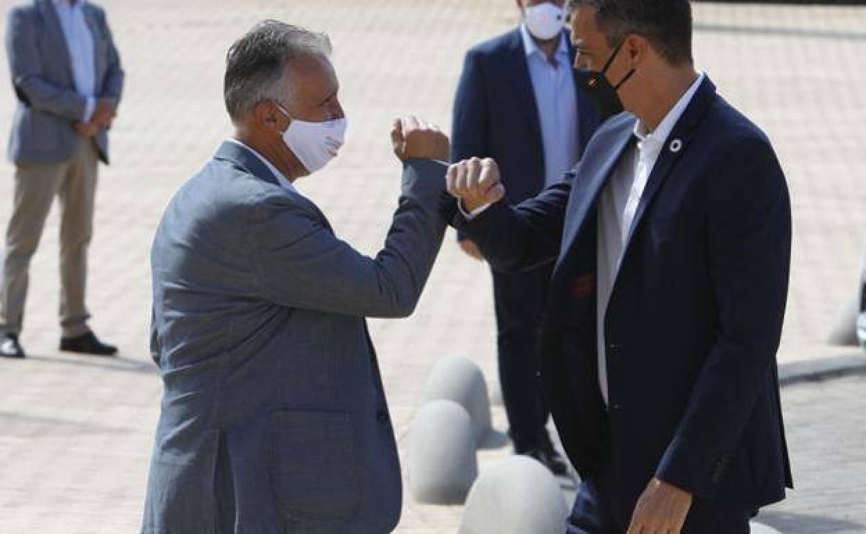 Pedro Sánchez y Ángel Víctor Torres en agosto del 2020 en Lanzarote. 