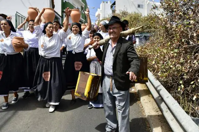 Fotos: La alegría vuelve a Lomo Magullo con la Traída