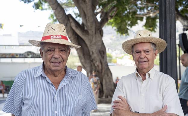 Imagen principal - Arriba, José Ortega y Evaristo Quintana. Sobre estas líneas, Ricardo Ramírez y los romeros mayores. 