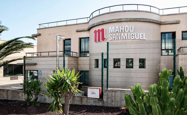 Mahou San Miguel invertirá en 2022 cerca de dos millones de euros en su fábrica canaria para impulsar su competitividad