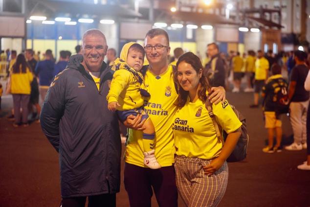 Fotos: La afición ya vie el estreno del UD Las Palmas