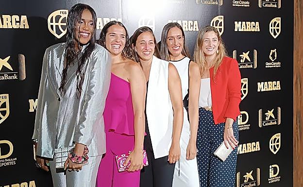 Las jugadoras canarias Umi Diallo, Natalia Rodríguez, Maite Cazorla, Laura Herrera y Leonor Rodríguez. 